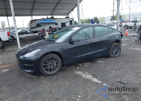 2021 Tesla Model 3 Standard Range Plus Rear-Wheel Drive z USA, uszkodzony, nr VIN 5YJ3E1EA2MF870622
